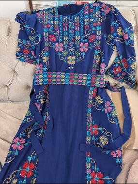 Embroidered Navy Floral Long Thobe Dress with Belt
